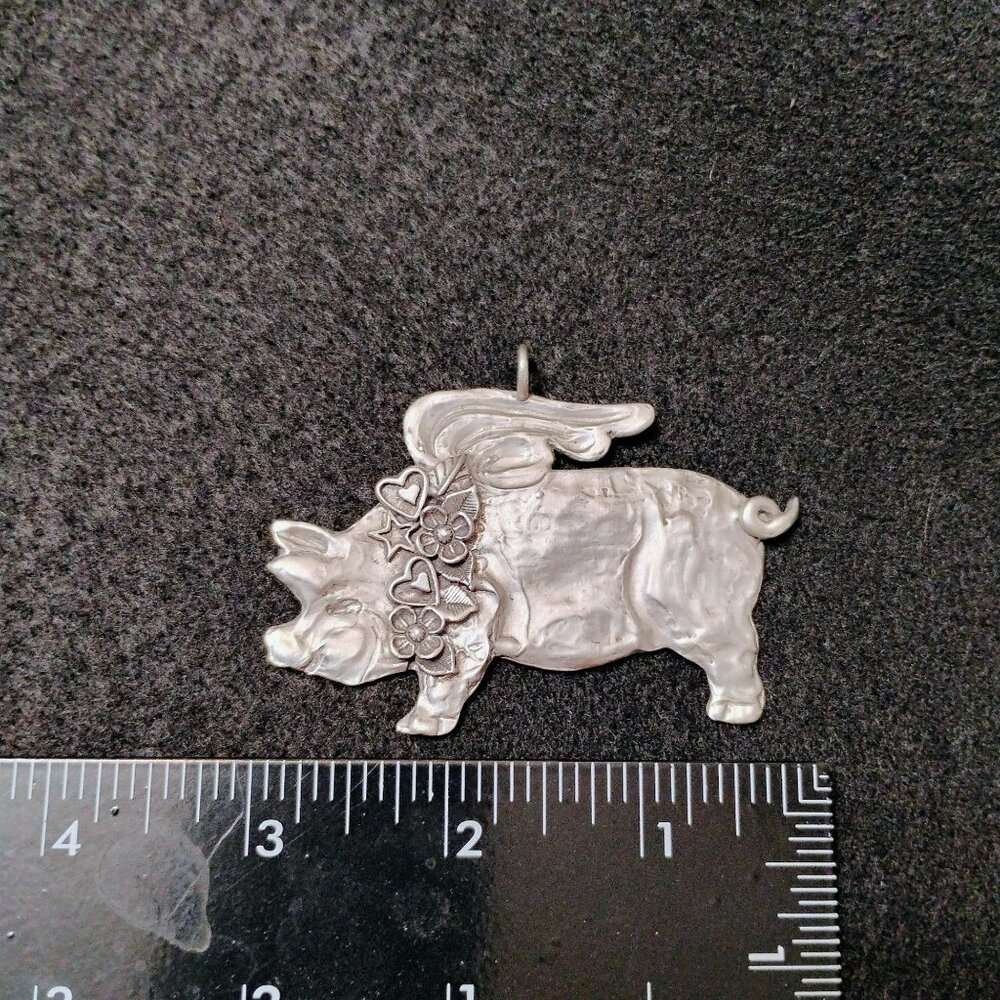 Marcie Preisler Flying Pig Pewter Pendant With Hearts & Flowers Handmade Signed - Picture 3 of 8